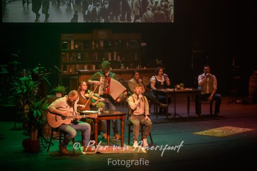 10 jaar - Lads 'n Lassies - A Tale of Friendship