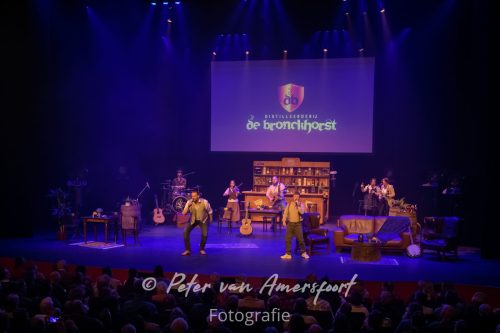 10 jaar - Lads 'n Lassies - A Tale of Friendship