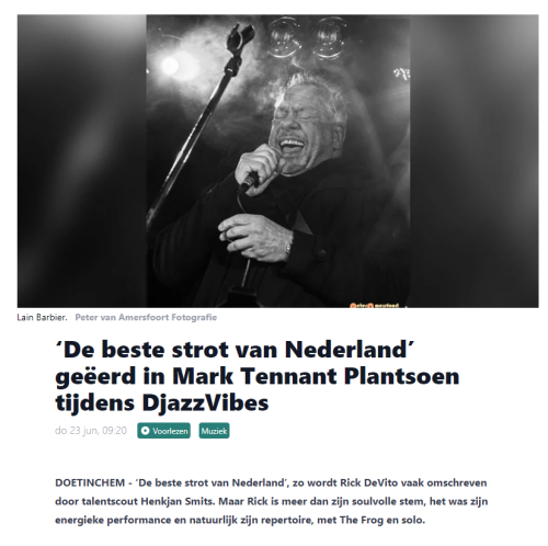 013 - 2022-06-24-16 06 21-‘De-beste-strot-van-Nederland-geeerd-in-Mark-Tennant-Plantsoen-tijdens-DjazzVib