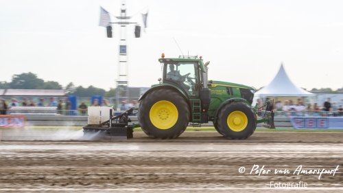 Tractor Pulling
